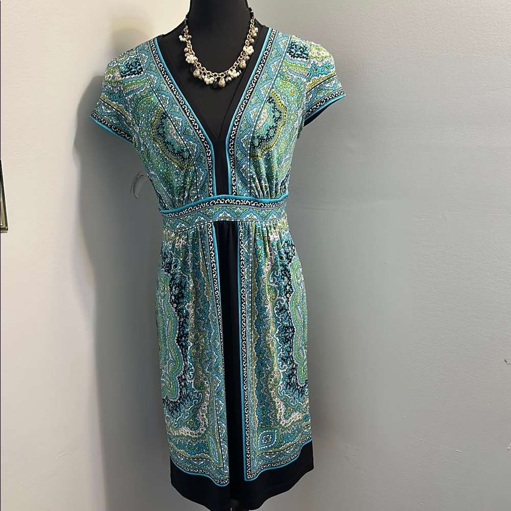 Elegant Blue and Green Patterned Dress